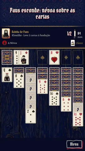 Paus esconde, névoa sobre as cartas: uma mesa de Klondike contra a Rainha de Paus